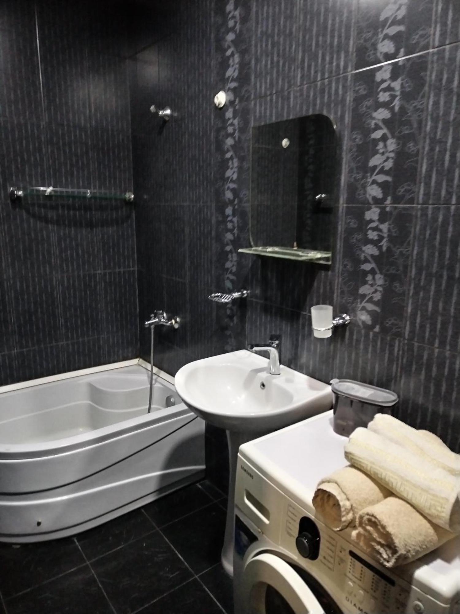 Nash Dom Appartement Tbilisi Buitenkant foto